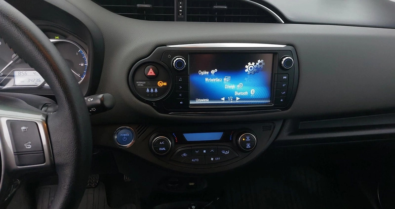Toyota Yaris cena 55900 przebieg: 33820, rok produkcji 2014 z Czeladź małe 277